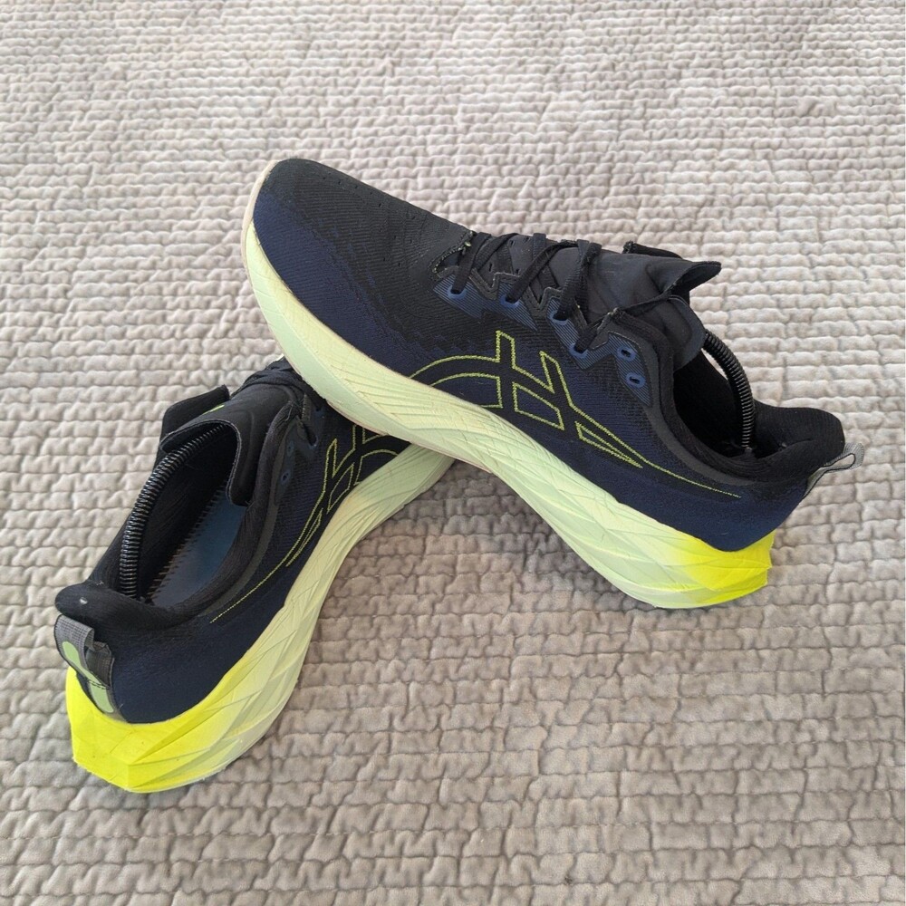ASICS Novablast 4 Men’s 11.5 Running Shoes Black Lime Green 1011B693 Sneakers